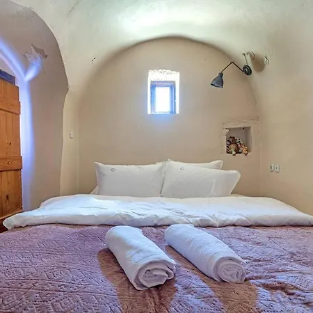 Myrtilo Traditional Stone House !!! בית נופש