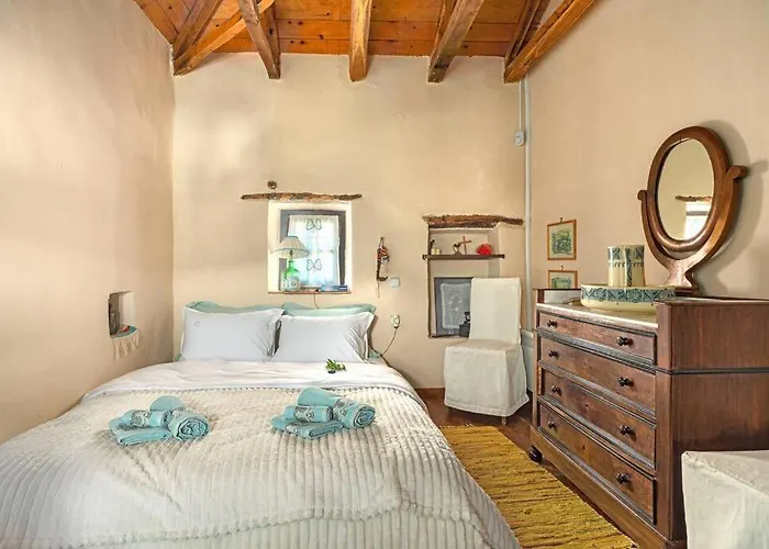 Myrtilo Traditional Stone House !!! Vakantiehuis Peleta